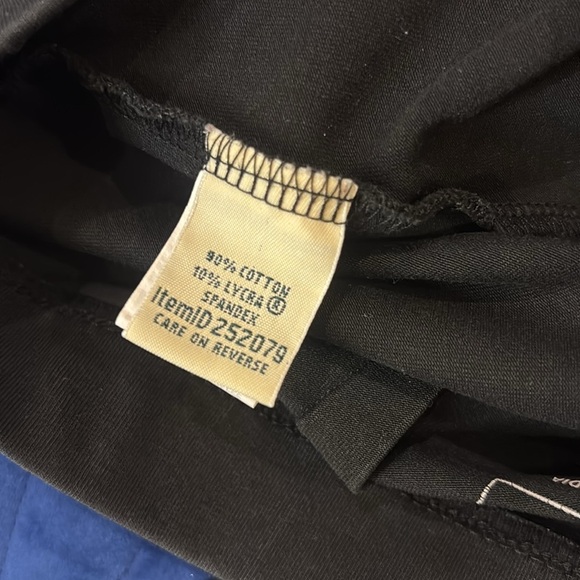 L.L. Bean Black stretch pants, medium, straight leg, front pockets - Picture 6 of 6